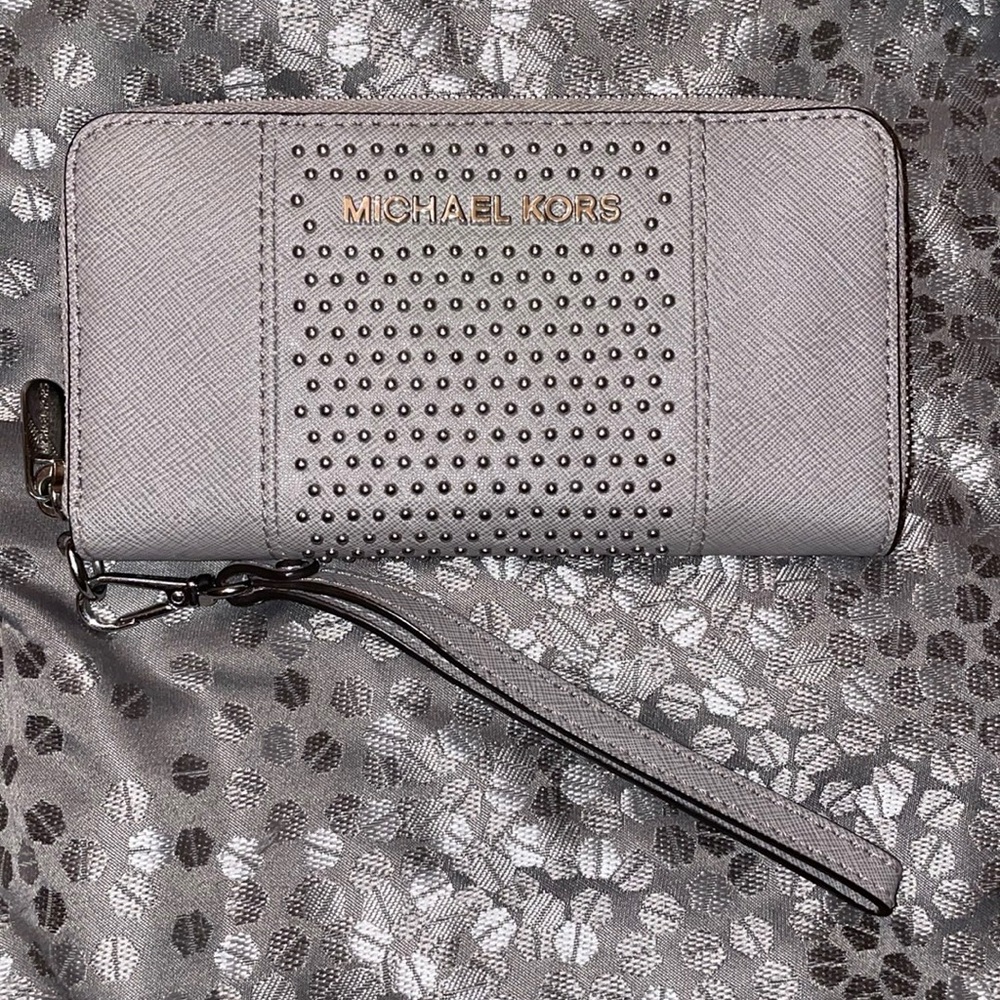 Michael Kors wristlet wallet in gray. NWOT